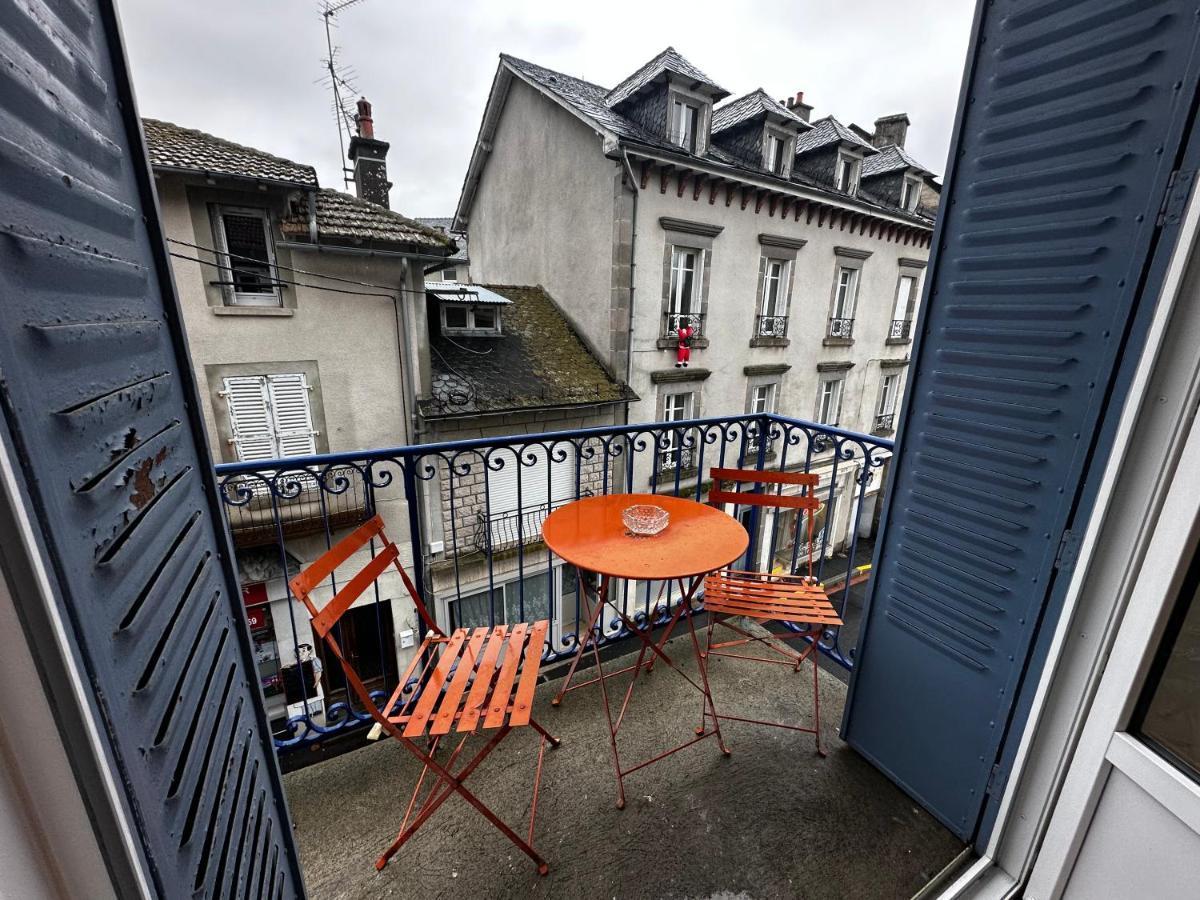 Belle Maison De Ville Au Coeur Du Village De Montagne Vic-sur-Cère エクステリア 写真