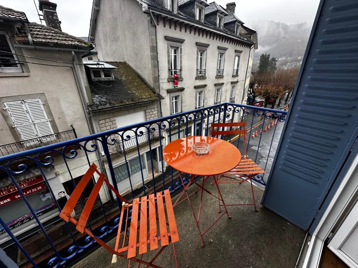 Belle Maison De Ville Au Coeur Du Village De Montagne Vic-sur-Cère エクステリア 写真