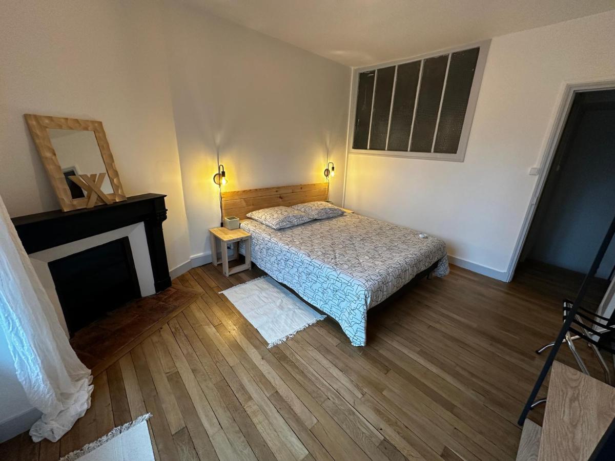 Belle Maison De Ville Au Coeur Du Village De Montagne Vic-sur-Cère エクステリア 写真