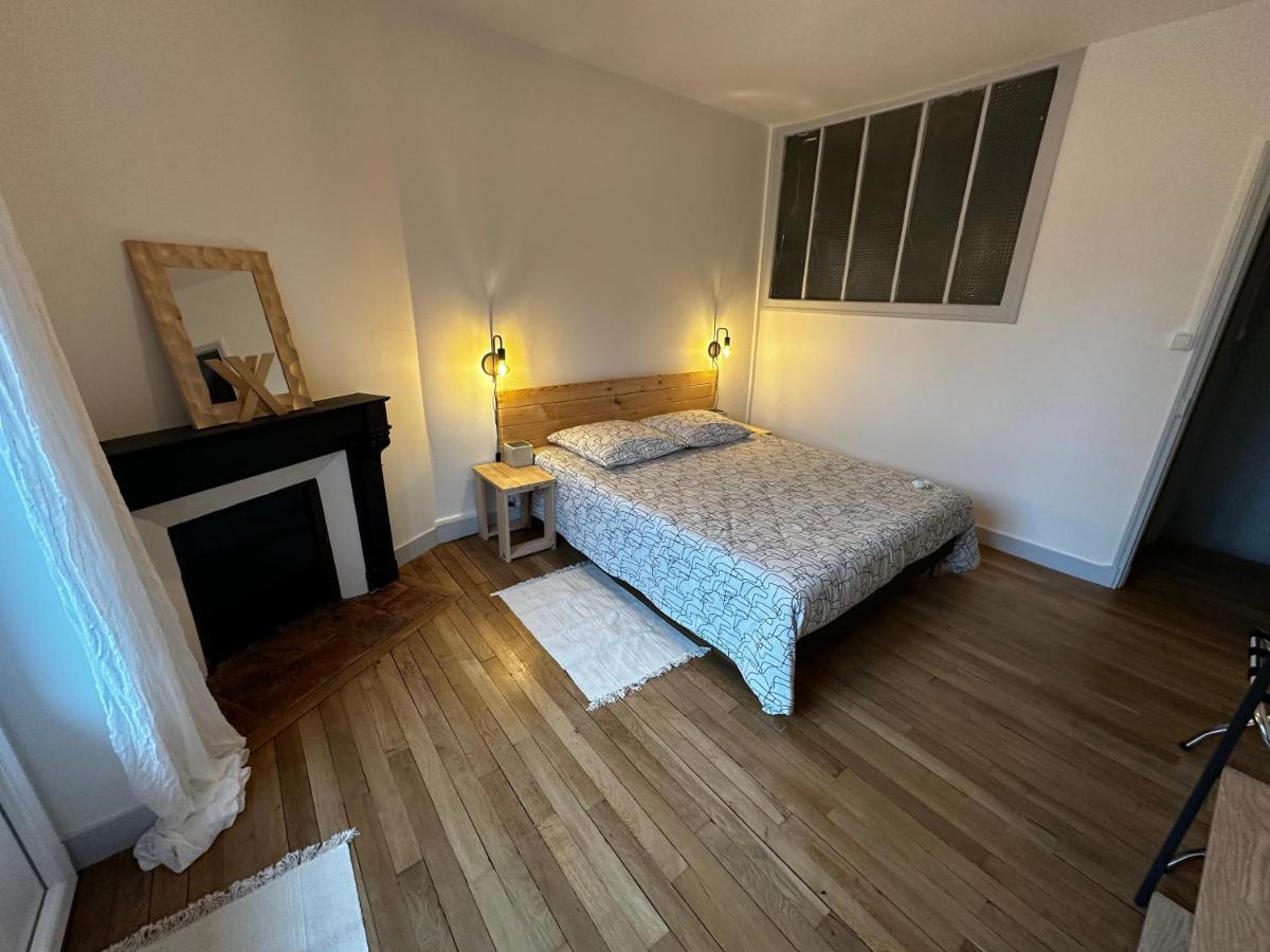 Belle Maison De Ville Au Coeur Du Village De Montagne Vic-sur-Cère エクステリア 写真
